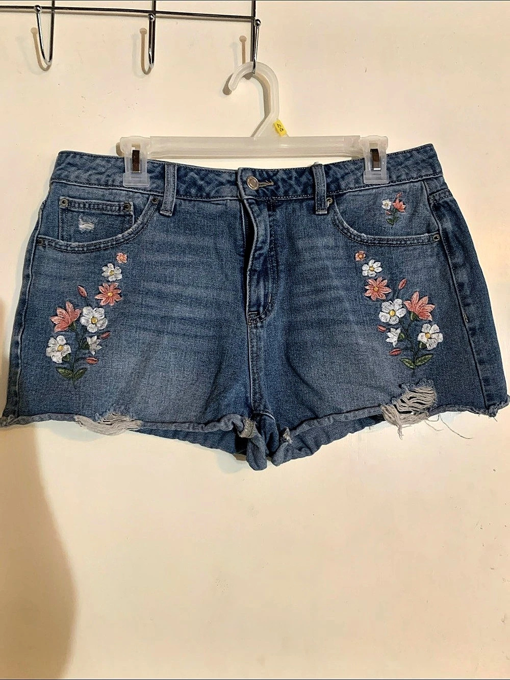 Time and Tru High Rise Floral Embroidered Denim Shorts in Blue Size 12